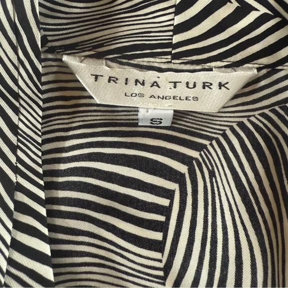 Trina Turk Black and White 100% Silk Swirl Blouse Size Small - Picture 7 of 16